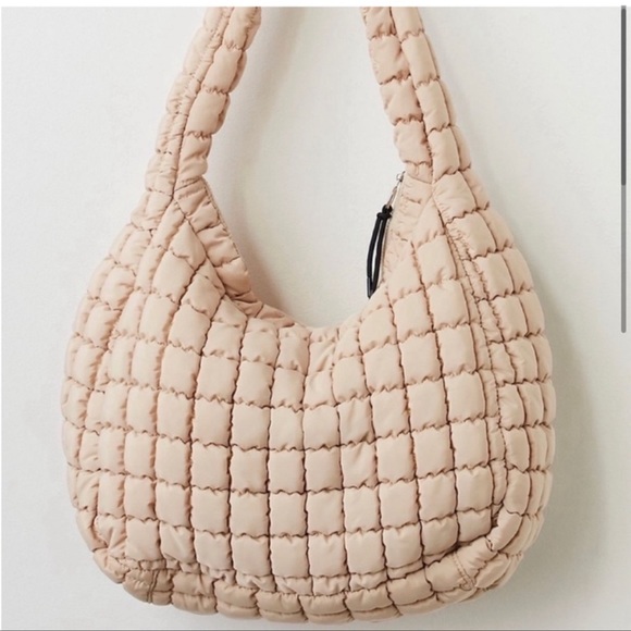 Free People Handbags - Free People Quilted Carryall Bag 🤍
